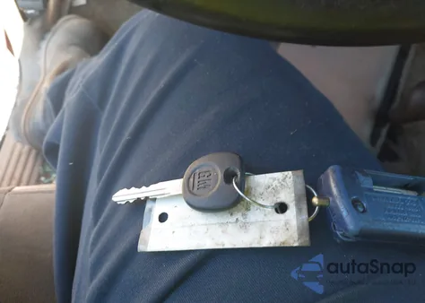 2005 Chevrolet Silverado K1500 из США, поврежденный, VIN 1GCEK19TX5E179015